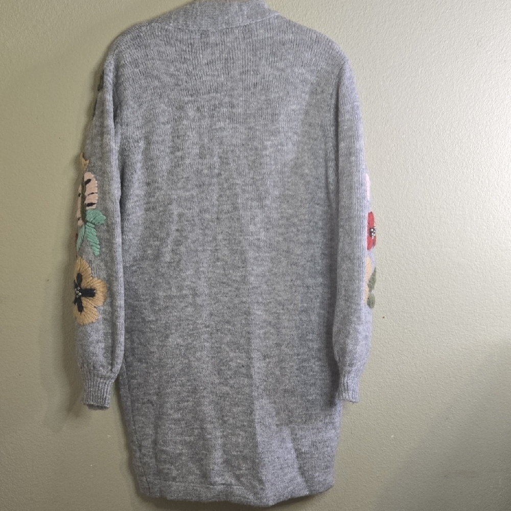 J.nna Gray Cardigan with Floral Accents - Picture 6 of 7
